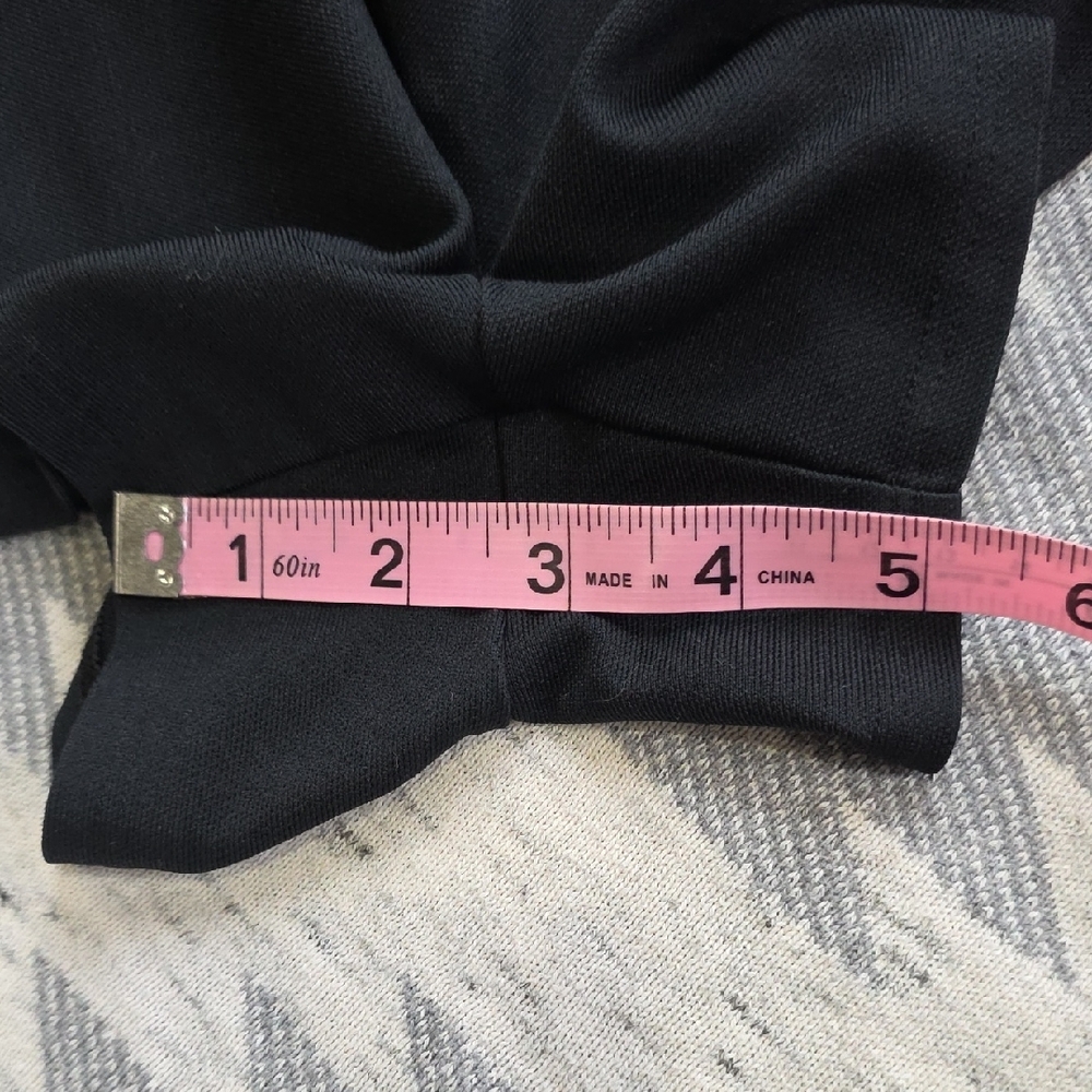 Under Armour Medium Black Athletic Shorts And Medium Heather Gray Cloth Shorts - Picture 5 of 12